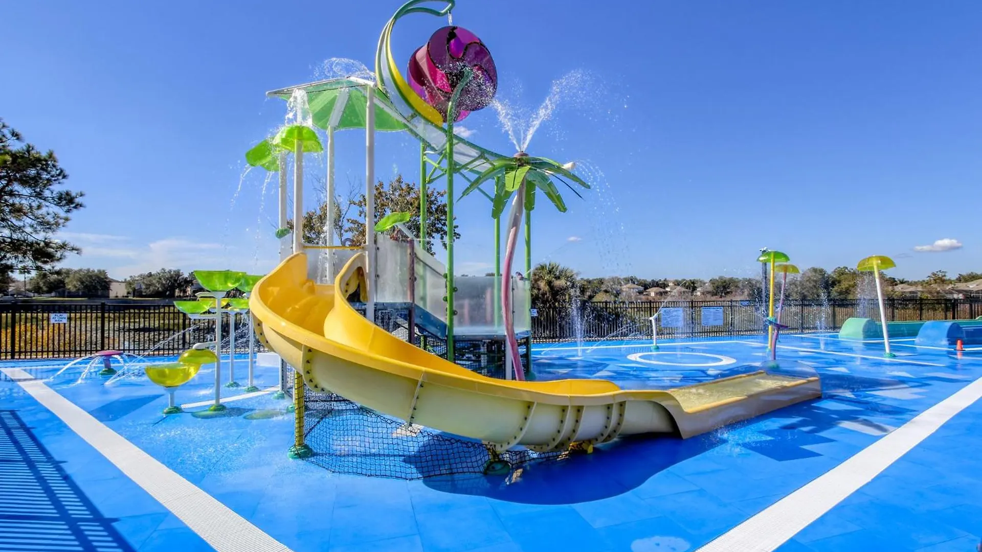Holiday home Resort Luxury Spacious Pool Home Game Room & Electronic Recliners Davenport