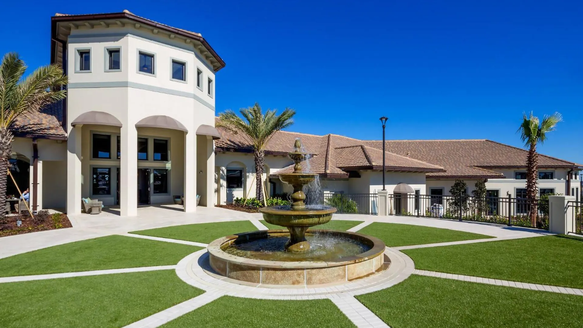 Holiday home Resort Luxury Spacious Pool Home Game Room & Electronic Recliners Davenport